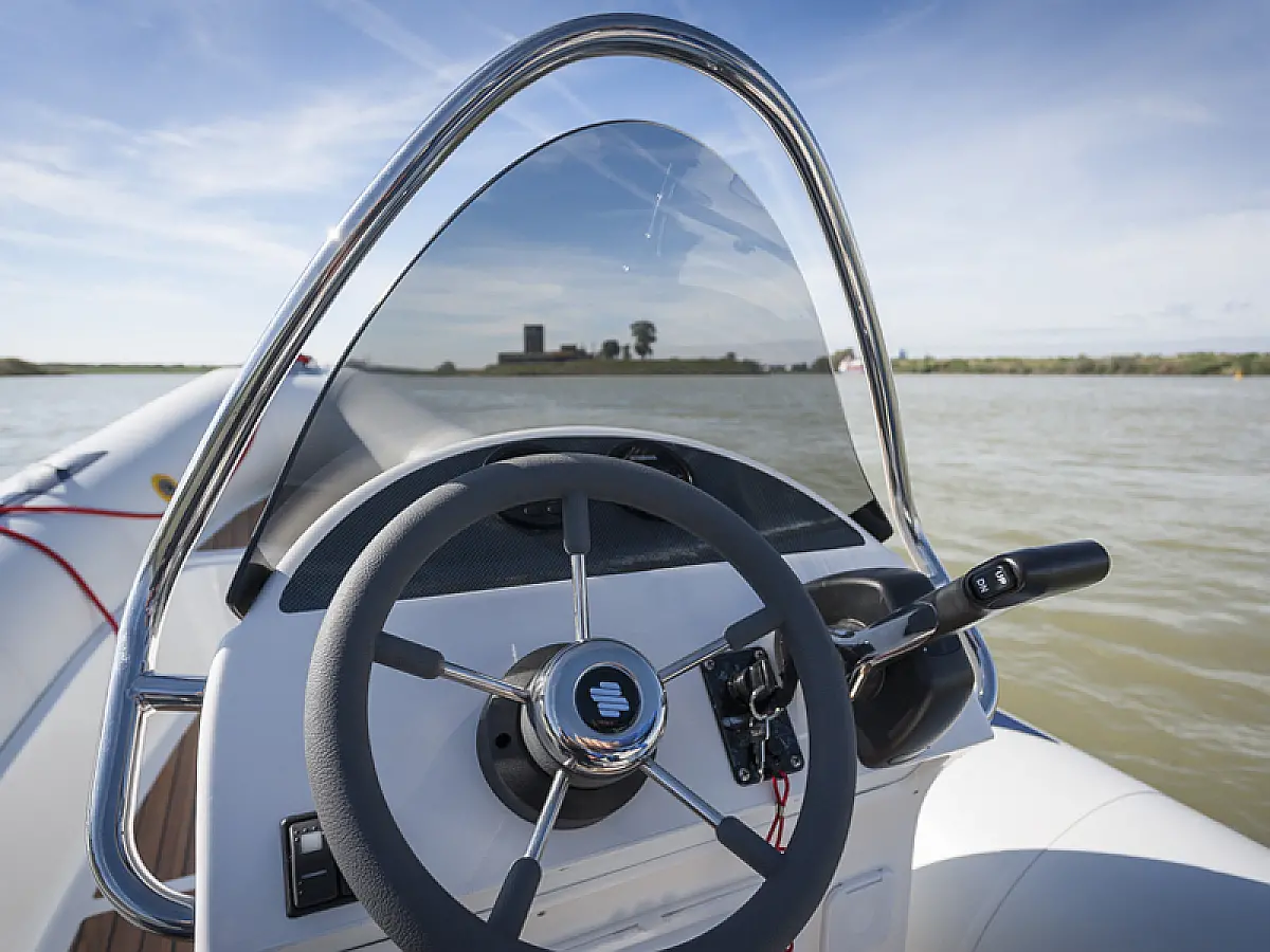 Vanguard DR-560 - Sailway Siete  - Internal image