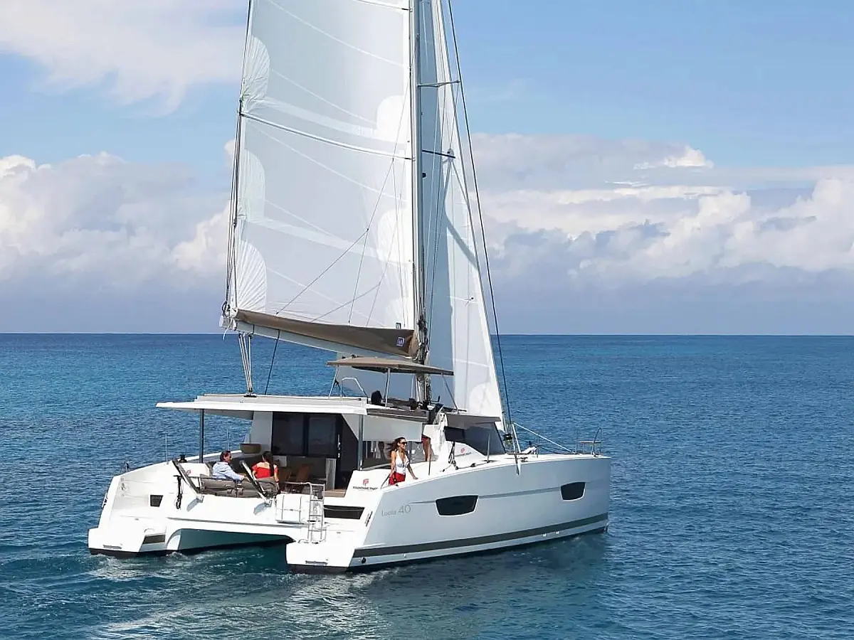 Lucia 40 (3cab)