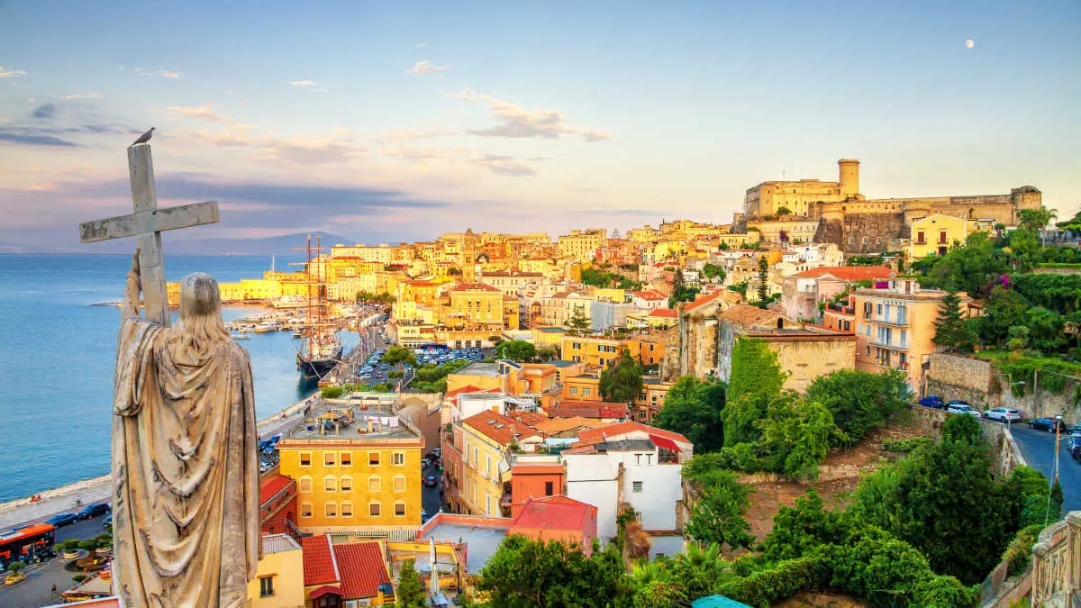 Sailing and motorboat routes in Italy